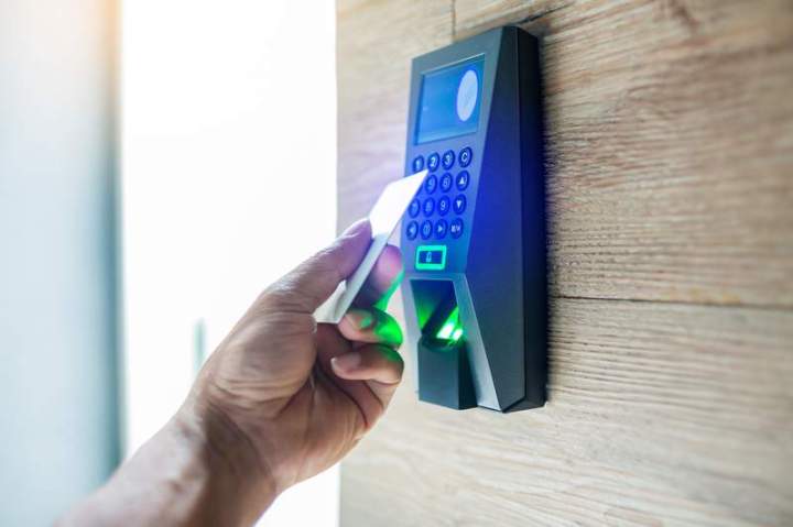 Installation de système d'alarme et de télésurveillance, Saint-Leu